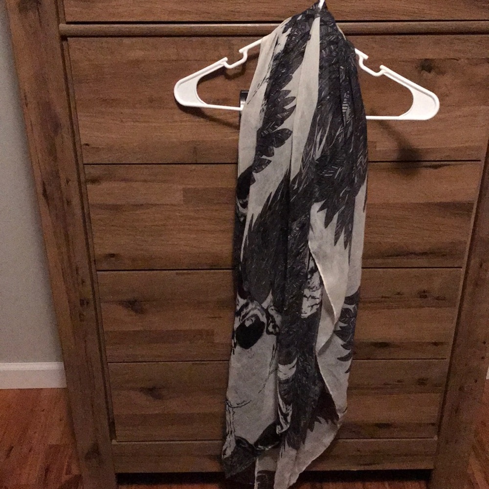 Skull and feather scarf